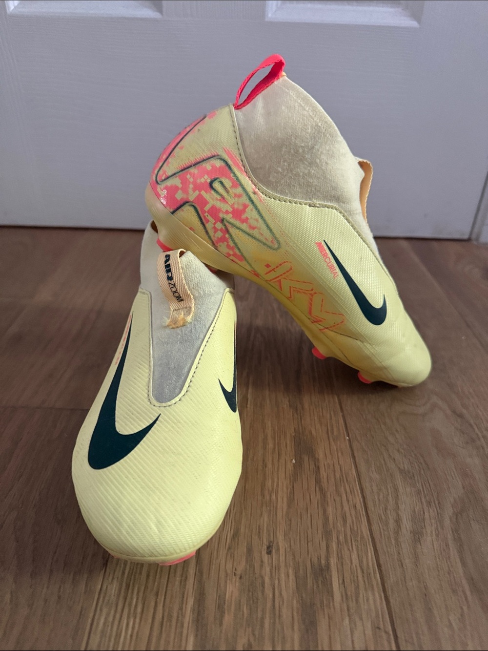 Nike Kids Kylian Mbappé Mercurial Yellow Soccer Cleats, Pink Accents Size 2.5Y